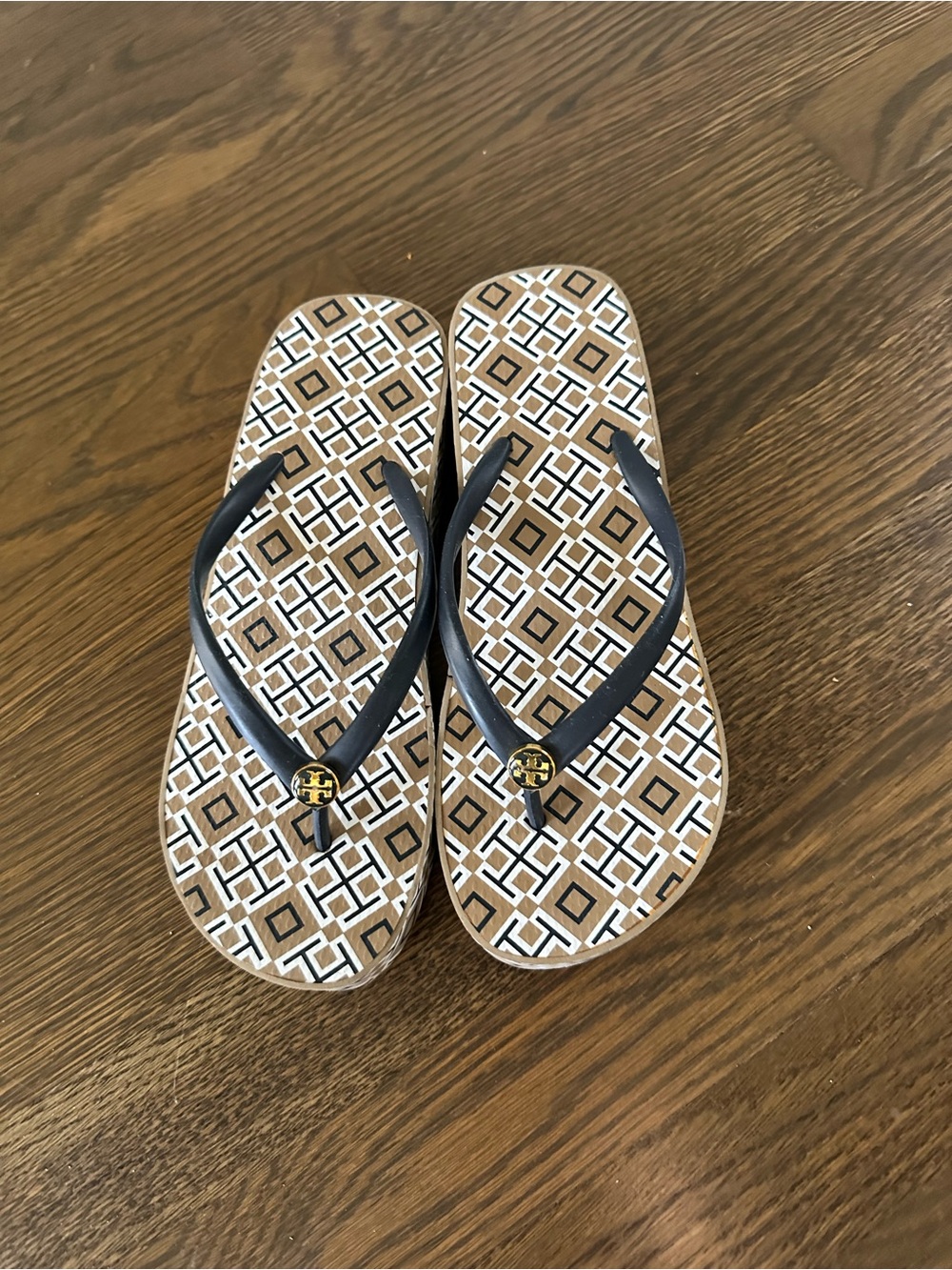 Tory Burch women’s Tan & Black Geometric Flip Flops